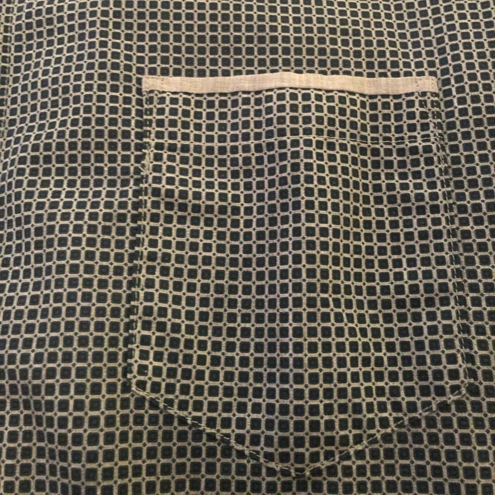 Hugo Boss Regular Fit pattern button down size XL - Picture 3 of 6